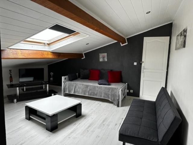 Appartement Mansarde Et Climatise 50 M2 Pompignan  外观 照片