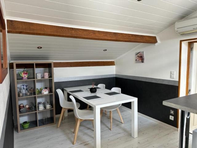 Appartement Mansarde Et Climatise 50 M2 Pompignan  外观 照片