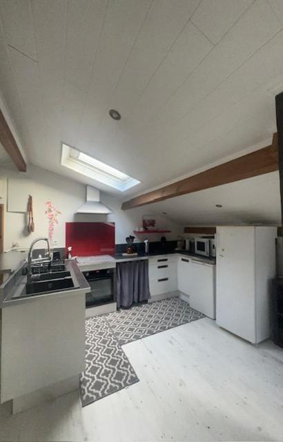 Appartement Mansarde Et Climatise 50 M2 Pompignan  外观 照片